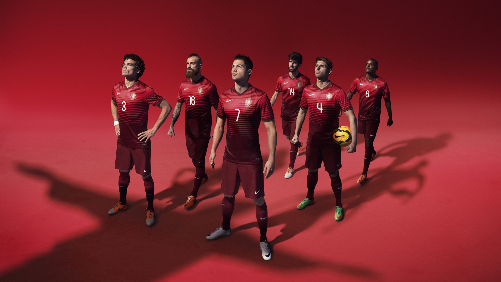 「重磅转会!曼城官宣签下阿根廷新星阿尔瓦雷斯,转会费破亿创纪录」