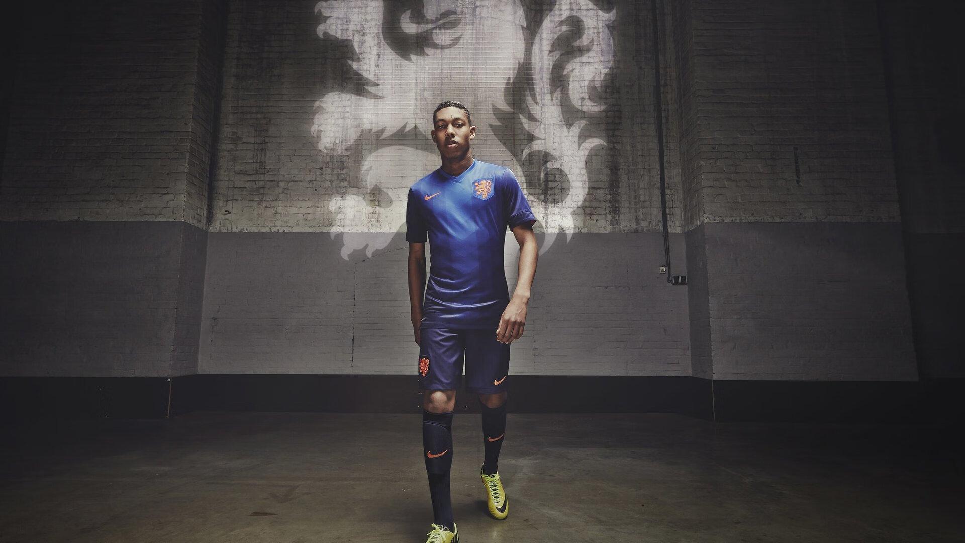 激情对决!同城德比战引爆全场,胜负悬念保留至最后一刻