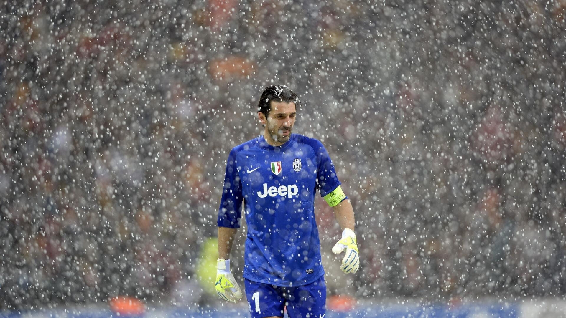 转会市场风云再起，豪门争抢新星，天价合约刷新纪录