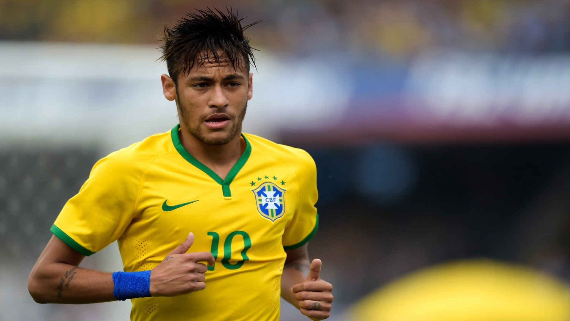 短跑新星闪耀全国锦标赛,破纪录夺冠引瞩目